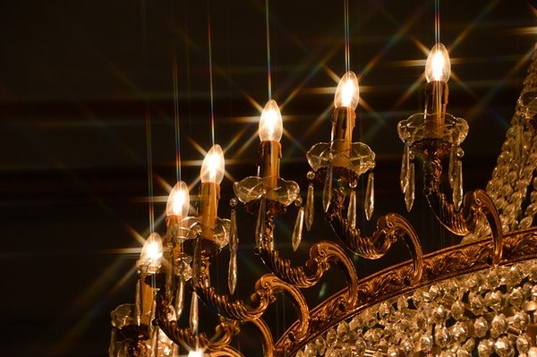 L'art du luminaire design en suspension pour sublimer votre espace