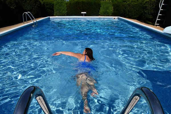 Abri piscine télescopique abrisud : innovation et praticité